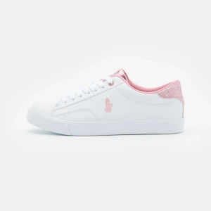  Rosa Glittriga Ralph Lauren Skor - Hej! Nu så säljer jag mina rosa glittriga ralph lauren skor. De är sparsamt använda och har inga defekter. Köpta för 1500kr. Skriv om ni är intresserade eller köp direkt💓
