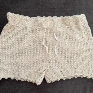 Virkade shorts unika - Unika hemvirkade shorts stl S.  Naturvita.  Pris 175 kr plus porto. 