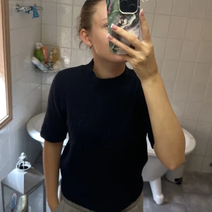 T-shirt - Stickad t-shirt som inte används längre.