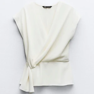 Zara topp - Oanvänd zara topp med lappen kvar 💞💞säljer då den ej kommer till användning 