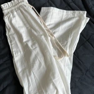 Roxy linnebyxor  - Fina linnebyxor aldrig använda så fint skick säljes för 300 nypris 600💞