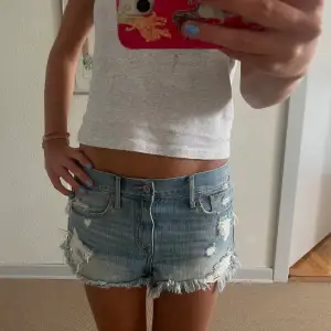 Skitsnygga blåa lågmidjade shorts från abercrombie & fitch💕