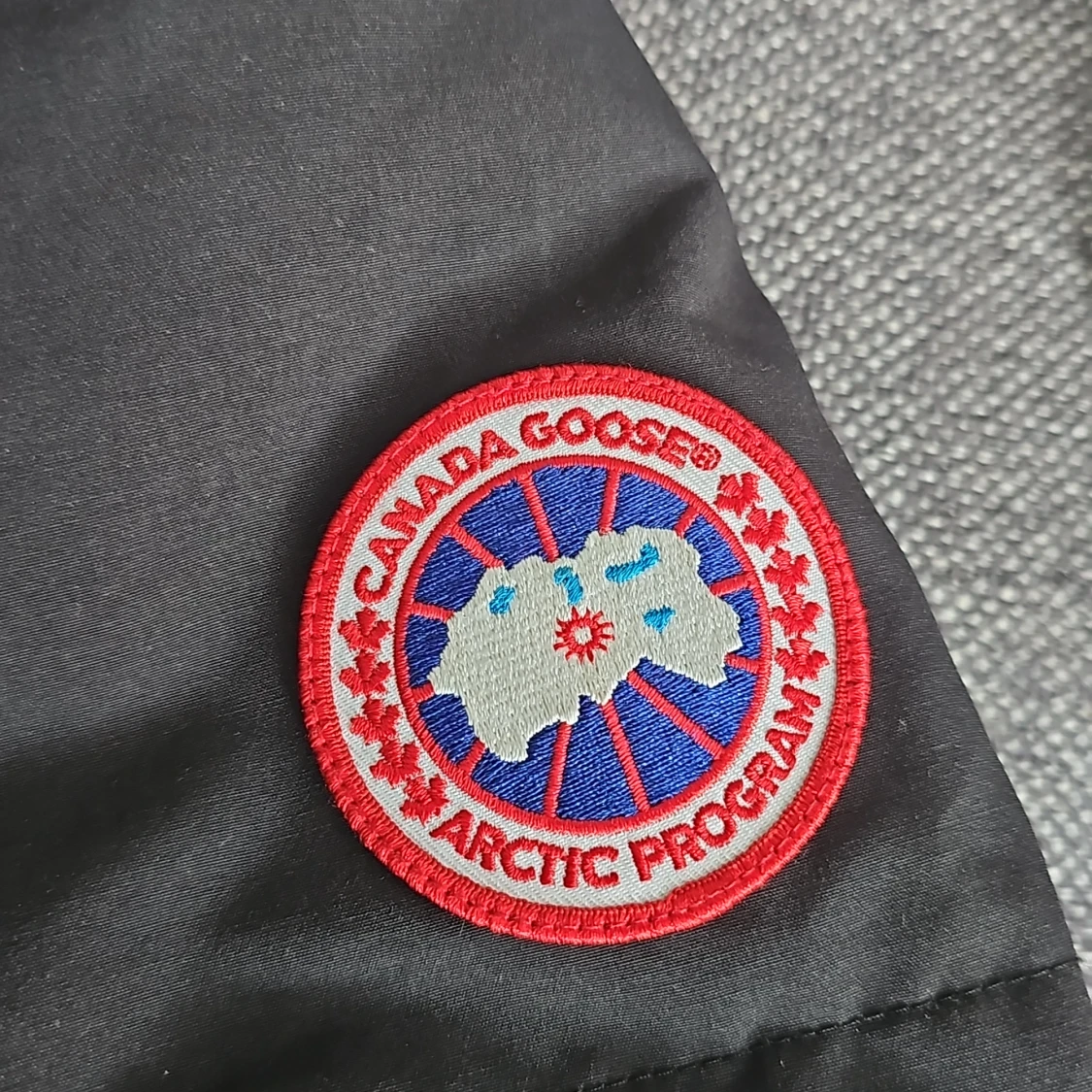 Canada goose jacka för bra pris!