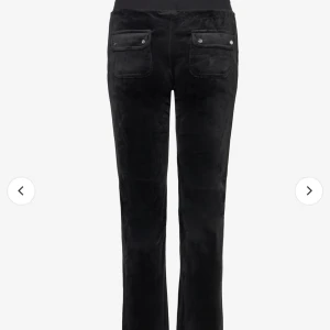 Juciy - Säljer mina svarta juciy som är i bra skick💕 skriv för bilder❤️ inga defekter 