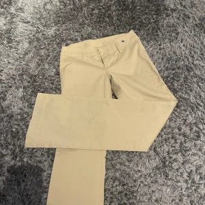 Diesel chinos/kostymbyxor - Super bra skick använda en gång säljer då dem inte längre passar skulle säga att dem är som en xs/xxs! Dem är lågmidjade och lite utsvängda med pressveck🤎 köpta på judits secondhand för 650kr säljer för 500