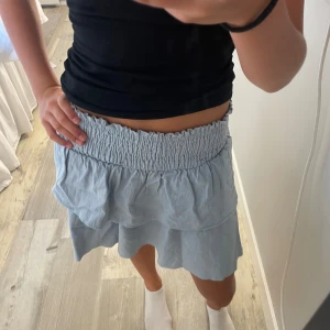 Kjol  - Fin kjol som nästan aldrig använt 