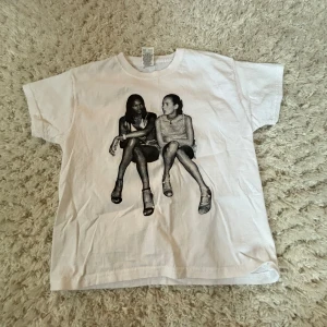 Baby tee t-shirt -  Kontakta mig för bilder med tröjan på ❣️