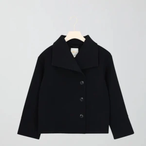 Gina young kappa - Säljer min marinblåa kappa från gina young i strl 158/164. Kom privat för fler bilder💘  Nypris: 400 mitt pris: 250