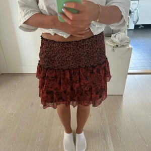 Volangkjol - Kjol från zara som knappt kommit till användning