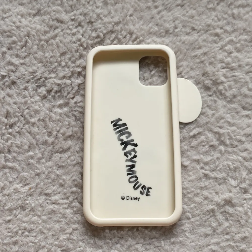 Silikonskal IPhone 11 mickey mouse (Disney). Helt oanvänd och är i bra skick. . Övrigt.