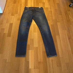 Säljer ett par jack and jones jeans storlek W29/32L - Skick 8/10 använda 2-4 gånger. Säljer varan då dem har blivit för små för mig 
