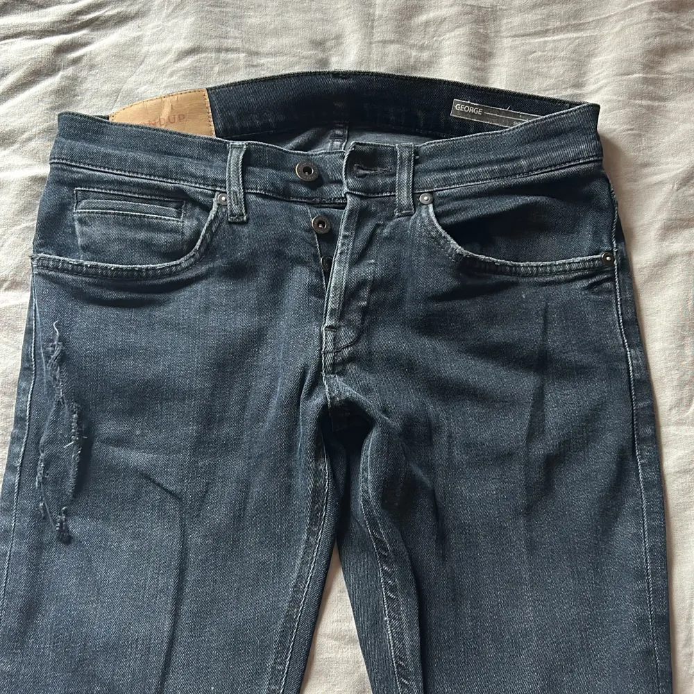 skicka 9/10 ny pris 3000 säljer dessa för 799 kr storlek w30. Jeans & Byxor.