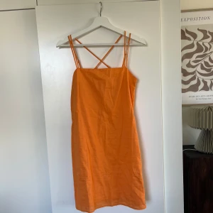 Klänning - Orange sommarklänning, storlek S. Använd 1-2 gånger.🌸☀️