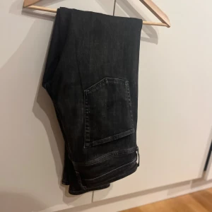 köp båda 150 - Köp både dessa jeansen för 150 kr 