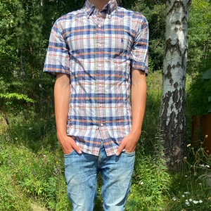 Ralph lauren skjorta - Jävligt skön och läejd raffe skjorta i storlek medium🤩  Skick: 10/10🌟Riktigt bra pris✅