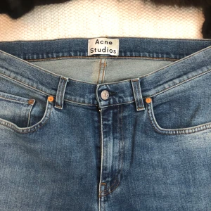 Acne Studios blue jeans, Size 34/32 - Snygga jeans från Acne Studios i en klassisk blå färg