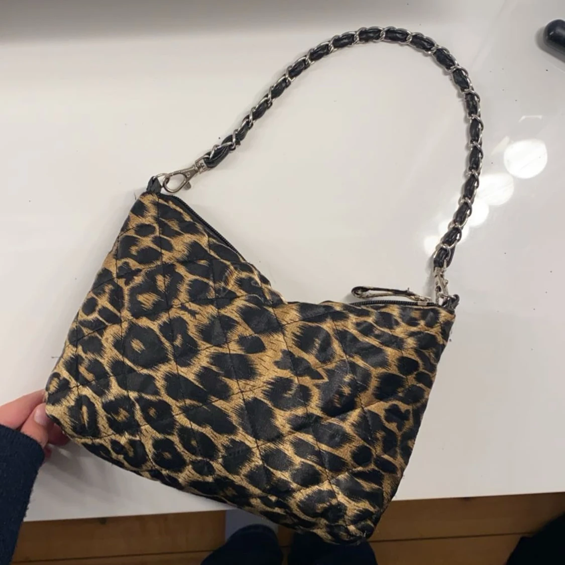 Leopardmönstrad väska