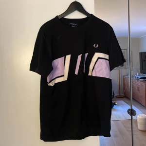 Fred Perry Reissue - XL T-shirt, använd men i bra skick.