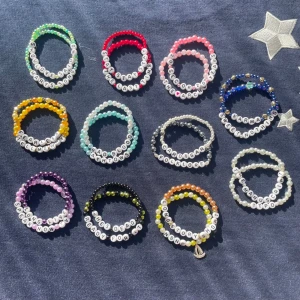 Friendship bracelet double bundle - En dubbel bunde med Friendship bracelet