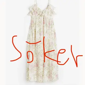 SÖKER denna klänningen från hm i storlek XS eller S❤️Hör av dig om du kan sälja!