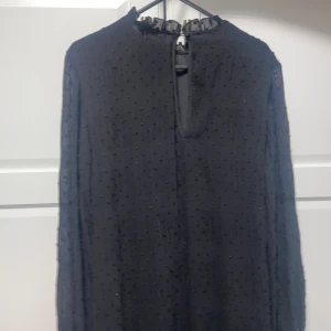 Nelly -  En fin klänning från Nelly som du kan använda hela sommaren och vinter perfekt till vilken outfit som helst 