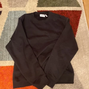 Tröja - Svart Weekday tröja i m inga defekter