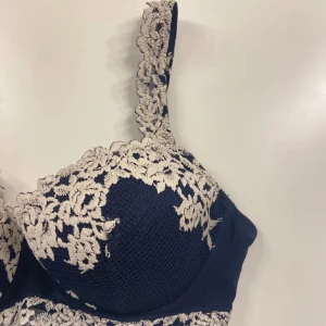 Intimissimi bh - Säljer vidare denna jätte fina och sköna intimissimi Bh:n! Säljs pågrund av att den var lite för liten för mig💞
