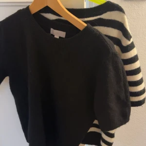 2 stickade t-shirts  - Tshirts från hm, bra skick, båda för 150 kr😀