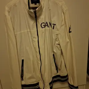 Gant jacka vit knappt använd pga gel storlek. Kostat 4000:- ny Xl