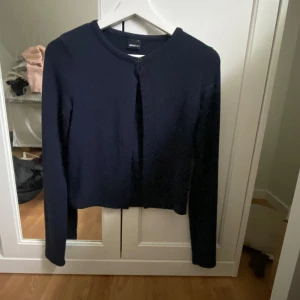 gina tricot kofta - fin kofta från gina tricot. aldrig använd. storlek s🩷