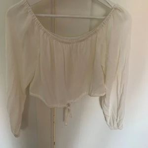 Blus - Super fin sommar blus. Använd 1 gång men inga fel eller fläckar. 