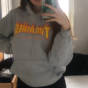 Thrasher hoodie - Använd men i bra skick. Säljer pga den inte kommer till användning. Den är äkta!