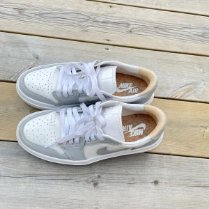 Air jordan 1 elivate low  - väldigt bra skick, knappt använd ordinarie pris 1699kr Pris kan diskuteras 