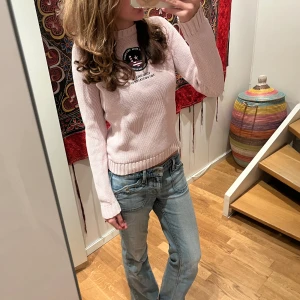 Rosa tjocktröja - Så varm och Han rosa tjock tröja köpt från Plick använt en eller två gånger väldigt bra kvalitet. Jag är 174 