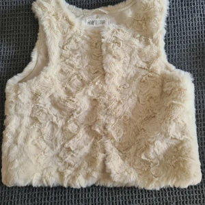 Barnkläder  - Jättefina kläder i mycket fint skick för flickor. 