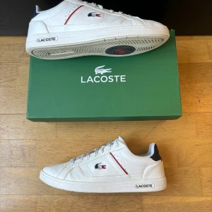 Lacoste skor - Säljer ett par schyssta lacoste skor som är sparsamt använda då jag bara haft dom under finare tillfällen 