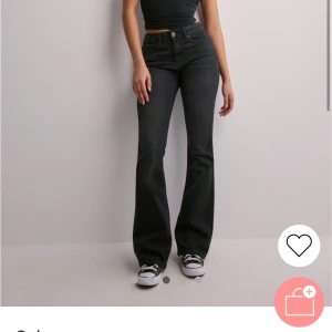 Jeans - använda fåtal gånger, säljer pga lite för korta för mig 💗 storlek xs men passar också s, nypris 550