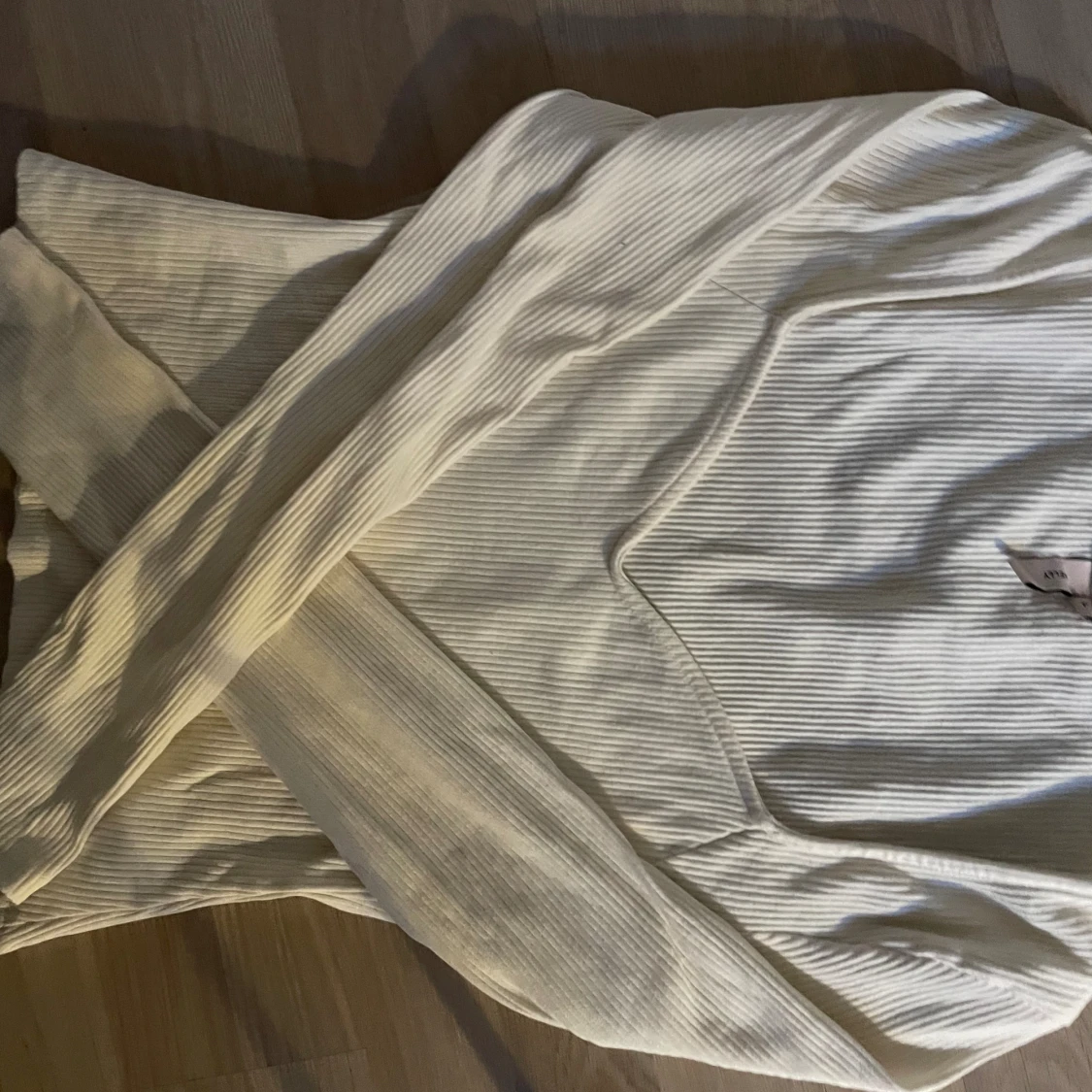 Ribbad tröja med urringning  - 91