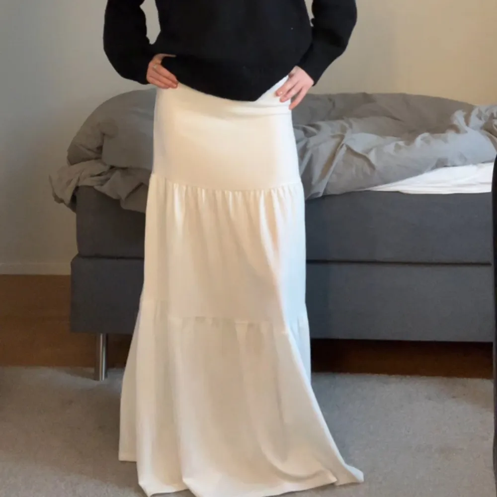 Säljer denna jättefina kjol från Gina tricot. I jätte fint skick, den är bra längd på mig som är 170. Hör av dig vid frågor. 💓. Kjolar.