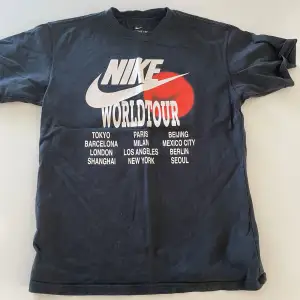 Nike t shirt, 9/10 skick. S men passar i M