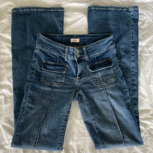 Bootcut jeans - Säljer mina Nelly jeans då dom tyvärr har blivit för korta för mig.  Fint skick, använda. Orginal pris 699 kr.