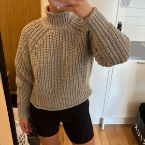 Stickad  - Fint skick 