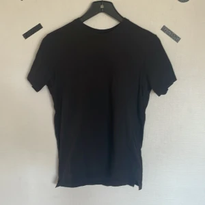Vailent t-shirt  - Säljer då den aldrig andvänds, storlek S, riktigt fräsch, andvänd bara några gånger.