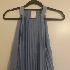 Plisserad superfin babyblue klänning perfekt till sommaren💓☀️