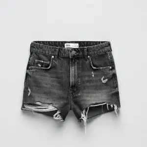 Gråa jeans shorts från zara💞använda få ggr💞storlek 32