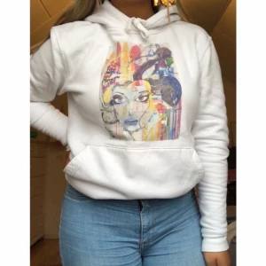 Thecoolelephant hoodie - En hoodie från thecoolelphant, i bra skick sparsamt använd. Nypris är 600kr och säljer min för 150kr +frakt💕