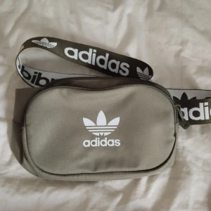 Adidas belt bag - Adidas väska oanvänd. 50 sek