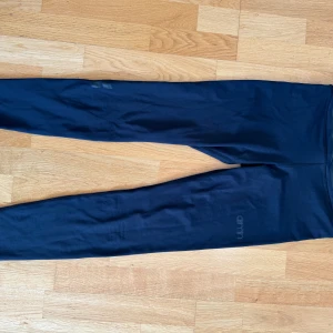 Träningstights  - Träningstights ifrån aimn storlek S