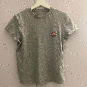 Superfin Zadig tröja!! - Säljer min Zadig tröja då det inte kommer till användning. Den är i väldigt fint skick, nypris: 600 kr💕🥰, pris kan diskuteras!