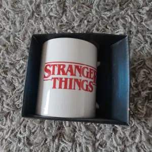 Säljer min Stranger Things Mugg, aldrig använd. ❤